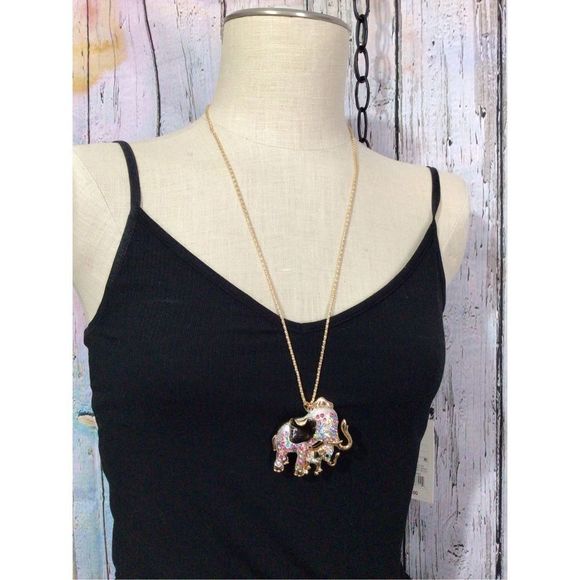 NWT Betsey Johnson Mama Elephant & Her Baby Multi Color Rhinestone Pendant Neckl - Picture 2 of 14